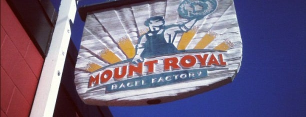 Mount Royal Bagel Factory is one of Lugares favoritos de Luther.