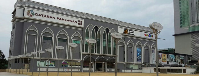 Dataran Pahlawan Melaka Megamall is one of Majestic Malacca.