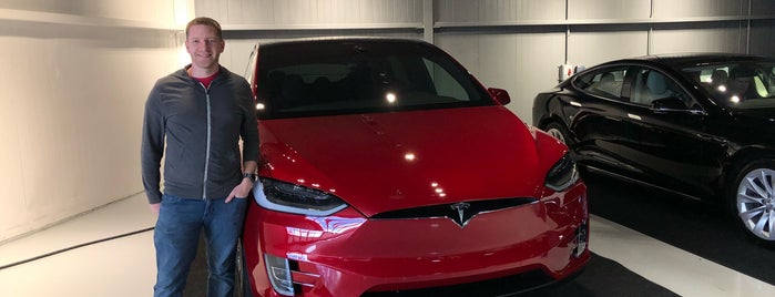 Tesla Highland Park is one of Erikさんのお気に入りスポット.