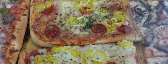 Pizza Rustica is one of สถานที่ที่ John ถูกใจ.