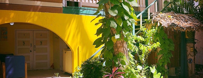 Chez Caribe is one of Lugares favoritos de Angela.