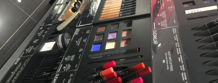 SEPHORA is one of trauMさんのお気に入りスポット.