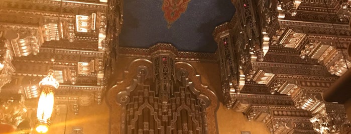 Fox Theatre is one of Sarahさんのお気に入りスポット.