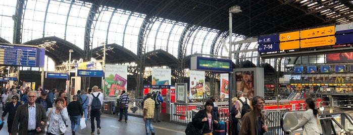 Hamburg Hauptbahnhof is one of Meine Orte.