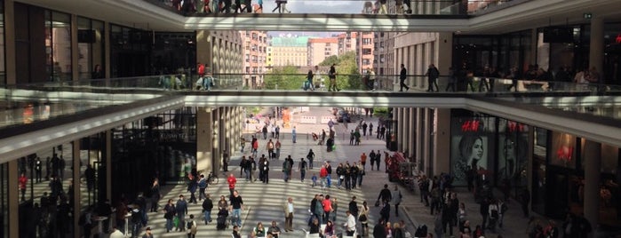 Mall of Berlin is one of Lugares favoritos de Hugues.
