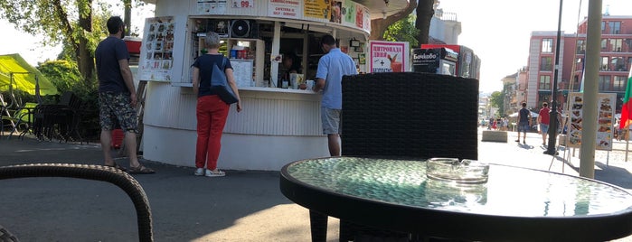Старата лимонада (An Old Fashioned Soda Lemonade) is one of Burgas.