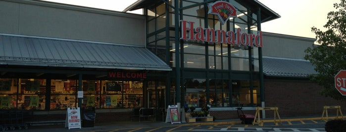 Hannaford Supermarket is one of Tempat yang Disukai Chris.