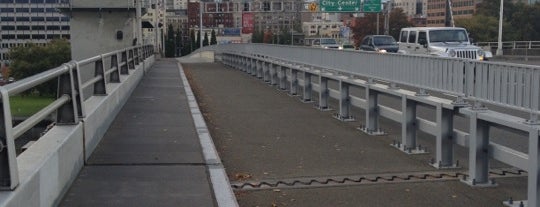 Morrison Bridge is one of RED(0).