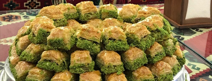 hacı tahsinoğlu baklava/kadayıf is one of Tempat yang Disukai Gökçen.