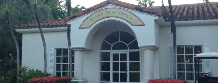 Fisher Island Post Office is one of Orte, die Enrique gefallen.