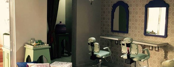 Mamma Mia Salon & Facial Bar is one of สถานที่ที่ Fernanda ถูกใจ.