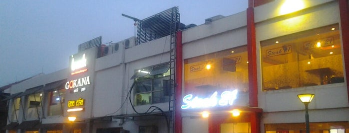 TIS (Tebet Indraya Square) is one of Lugares favoritos de donnell.
