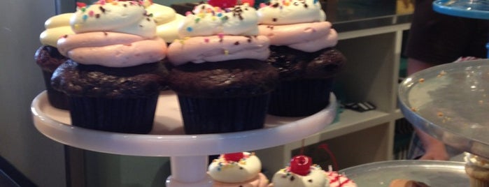 Trophy Cupcakes is one of Lugares favoritos de Kathleen.