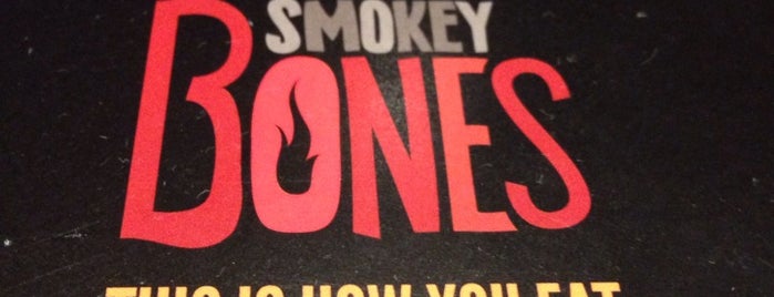 Smokey Bones Bar & Fire Grill is one of Orte, die Mike gefallen.