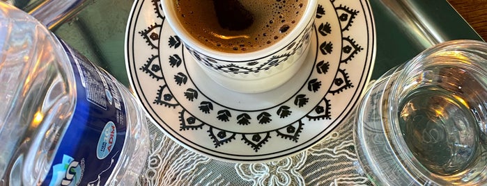 Ortaköy Cafe is one of gittik górdük.