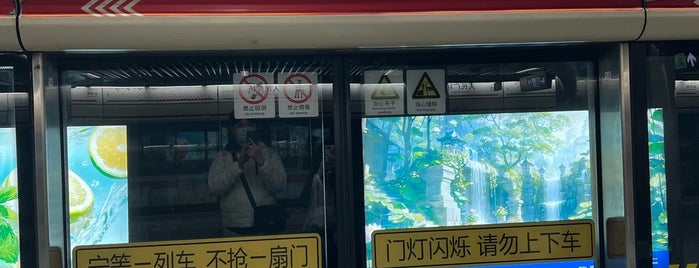 People's Square Metro Station is one of 江滬浙（To-Do）.