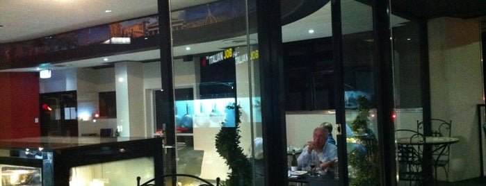 The Italian Job Cafe is one of Locais curtidos por Mark.