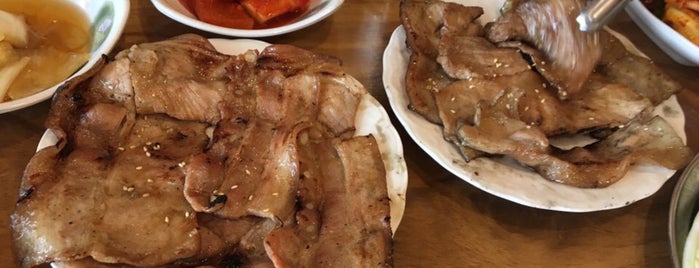 송현불고기 is one of Lugares favoritos de Dann.