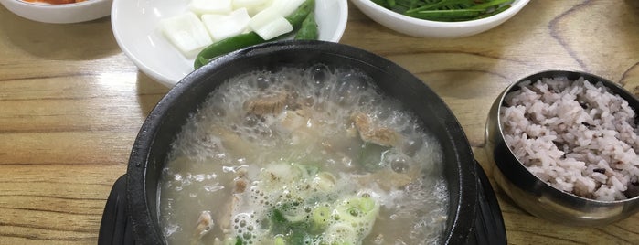 Busan Pork & Rice Soup is one of Tempat yang Disukai Dann.