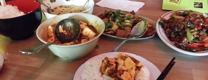 Mission Chinese Food is one of สถานที่ที่ Dann ถูกใจ.