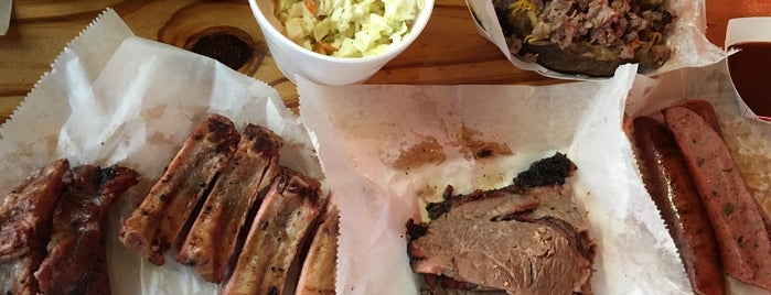 Rudy's Country Store and Bar-B-Q is one of Lugares favoritos de Dann.