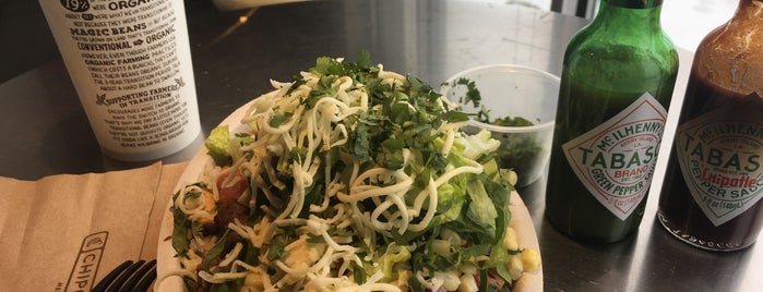Chipotle Mexican Grill is one of สถานที่ที่ Dann ถูกใจ.