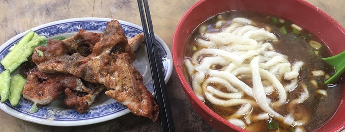 老牌牛肉拉麵大王 is one of Lugares favoritos de Dann.