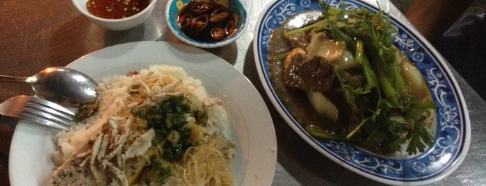Phố Ăn Vặt - Hẻm 306 NTMK is one of For Foodie in Saigon.