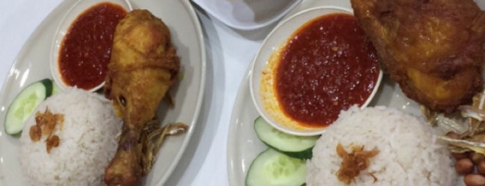 Mee Rebus Sentosa is one of Food in Melaka.