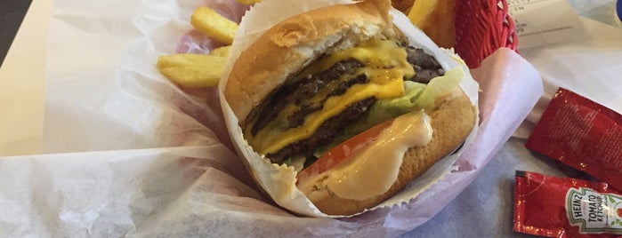 California Burger is one of Ali 님이 좋아한 장소.