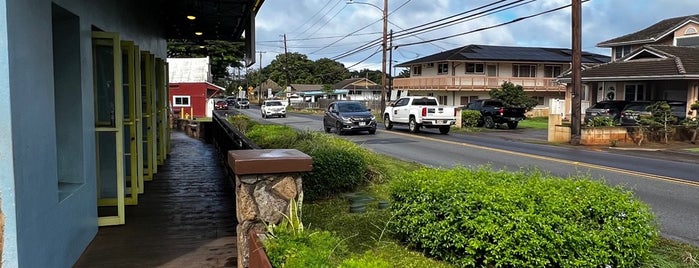 Haleiwa Town Center is one of Amanda HI Recos.