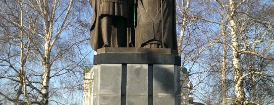Памятник основателю города святому великому князю Георгию Всеволодовичу и наставнику его святителю Симону is one of Что посмотреть в Нижнем Новгороде.