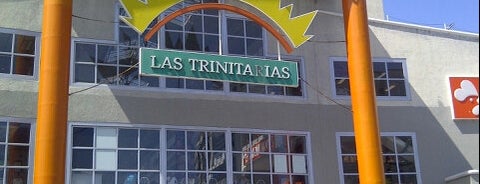 Centro Ciudad Comercial Las Trinitarias is one of Lugares favoritos de Jean Carlos.