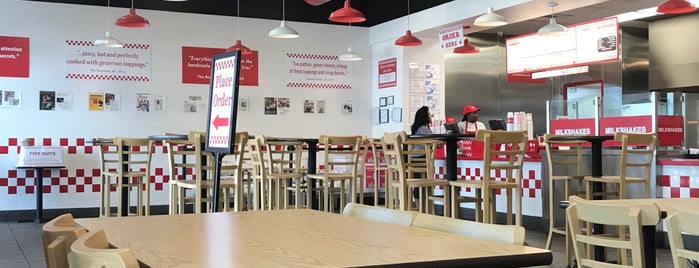 Five Guys is one of SoyEliiさんのお気に入りスポット.