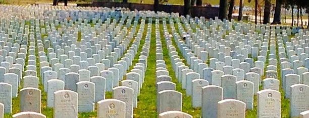 Jefferson Barracks National Cemetery is one of Lugares favoritos de Jasmine.