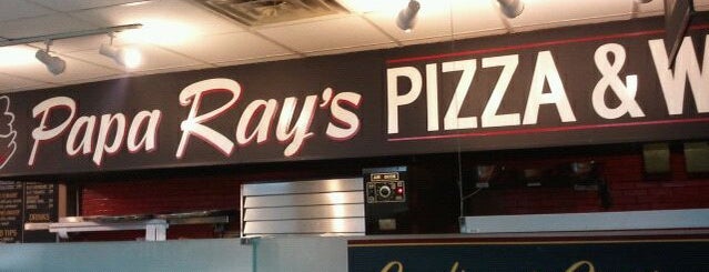 Papa Ray's Pizza & Wings is one of Tempat yang Disukai Andy.