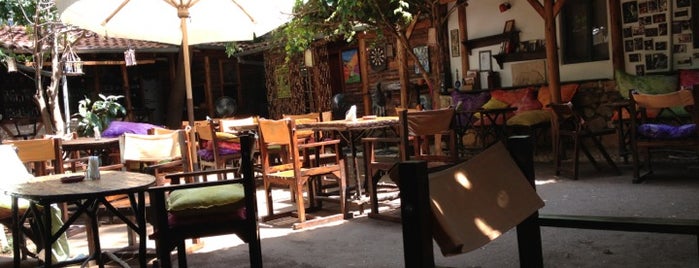 Hideaway Bar & Cafe is one of sevdiklerim.