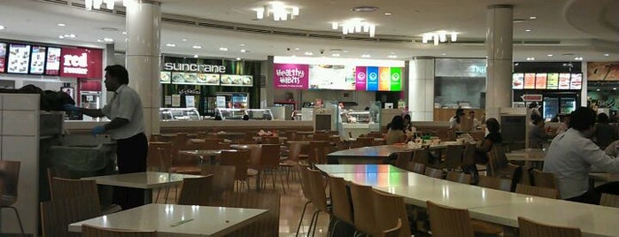 QueensPlaza Food Court is one of Lugares favoritos de João.