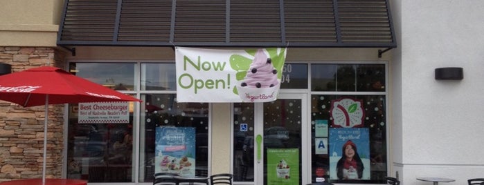 Yogurtland is one of Lugares favoritos de D..