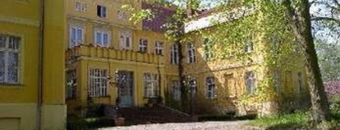 Schloss Wartin is one of Lieux qui ont plu à Joanne.