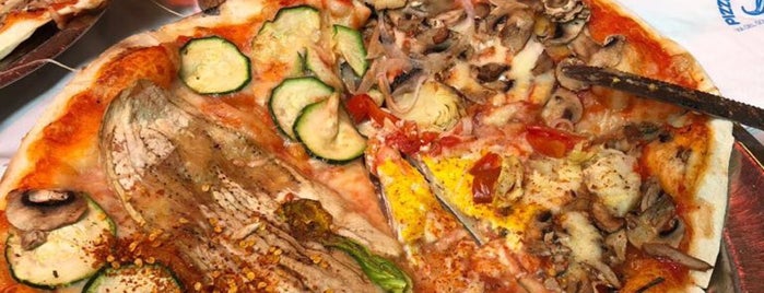 Pizzeria da Bafetto is one of Locais curtidos por Havva.