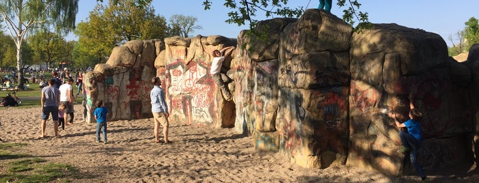 Boulderfelsen Friedrichshain is one of Berlin spots.