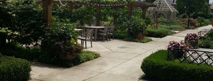The Scotts Miracle-Gro Community Garden Campus is one of Lugares favoritos de Alyssa.