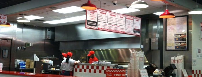 Five Guys is one of Lieux qui ont plu à Chester.