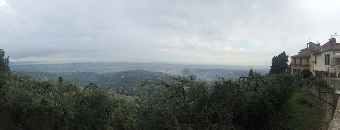 Panorama Fiesole is one of Tempat yang Disukai Yuliia.