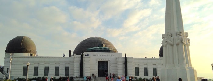 Griffith Observatory is one of Tempat yang Disukai Steve.