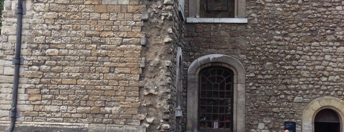 Westminster Abbey Cloisters is one of Thierry'in Beğendiği Mekanlar.