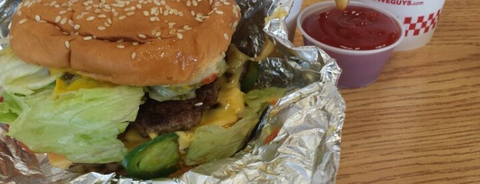 Five Guys is one of Amberさんのお気に入りスポット.