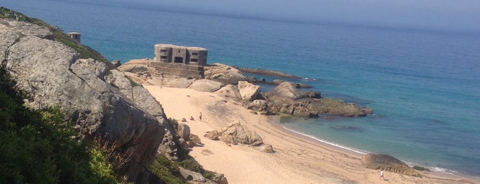 Playa del Búnker is one of Cadiz.