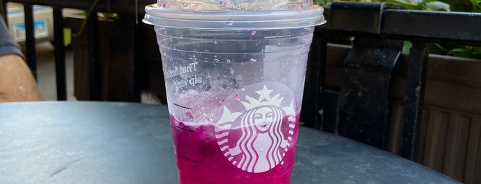 Starbucks is one of Lizzie'nin Beğendiği Mekanlar.